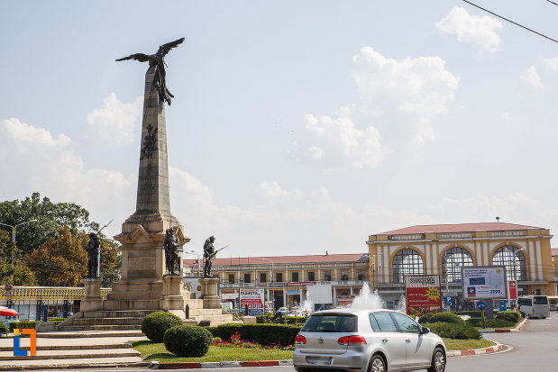 monumentul-vanatorilor-din-razboiul-de-independenta-din-ploiesti-judetul-prahova-vazut-din-lateral.jpg