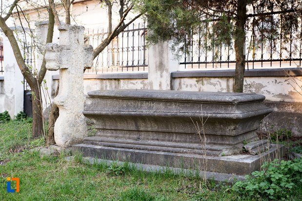 mormant-din-cimitirul-bisericii-grecesti-bunavestire-din-alba-iulia-judetul-alba.jpg