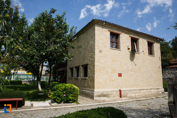 mormantul-lui-saltic-baba-din-babadag-judetul-tulcea.jpg