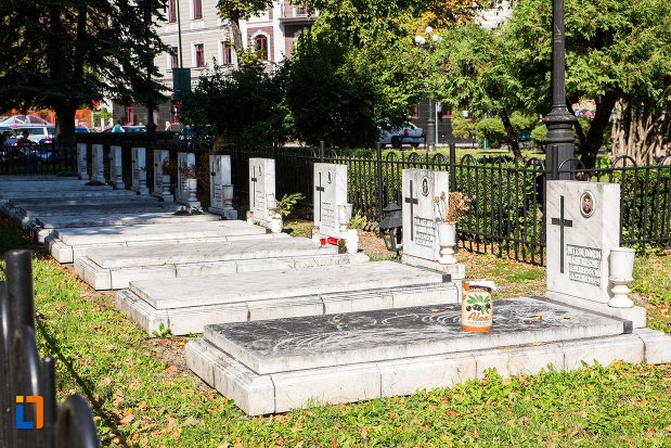 morminte-de-la-monumentul-eroilor-anticomunisti-din-brasov-judetul-brasov.jpg