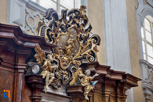 motiv-decorat-din-biserica-romana-catolica-sfanta-treime-din-cluj-napoca-judetul-cluj.jpg