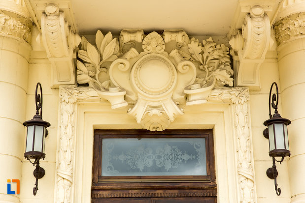 motiv-decorativ-de-pe-teatrul-national-din-caracal-judetul-olt.jpg