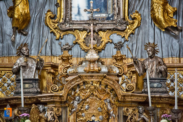 motive-decorate-si-statui-biserica-romana-catolica-sfanta-treime-din-cluj-napoca-judetul-cluj.jpg
