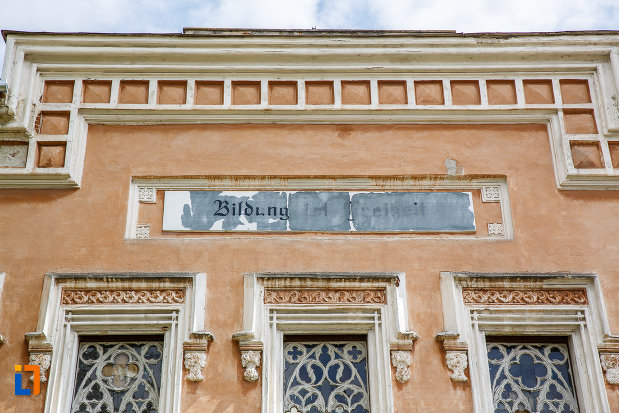 motive-decorative-de-la-gimnaziul-evanghelic-azi-scoala-generala-nr-2-1865-din-sebes-judetul-alba.jpg