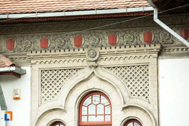 motive-decorative-de-pe-biblioteca-universitara-tudor-arghezi-din-targu-jiu-judetul-gorj.jpg