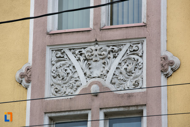 motive-decorative-de-pe-prefectura-orasului-cluj-napoca-judetul-cluj.jpg
