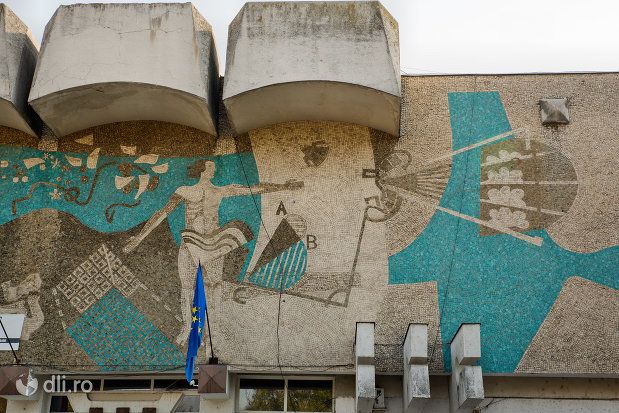 mozaic-de-pe-casa-de-cultura-a-sindictelor-din-oradea-judetul-bihor.jpg