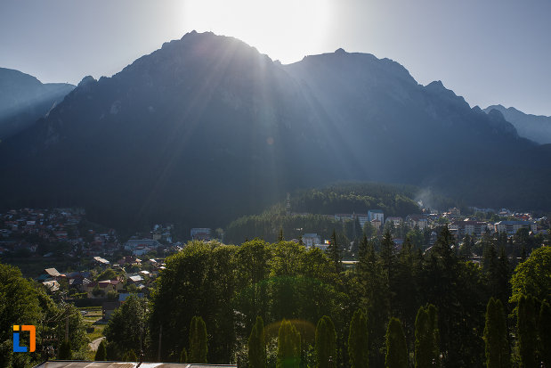 muntii-bucegi-la-apusul-soarelui-statiunea-busteni-judetul-prahova.jpg