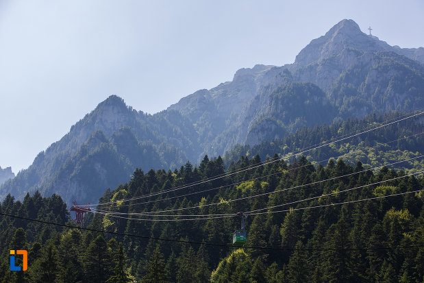 muntii-bucegi-vazuti-din-statiunea-busteni-judetul-prahova.jpg