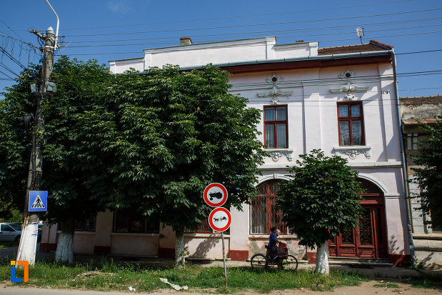 muzeul-de-etnografie-si-arta-populara-din-ciacova-judetul-timis.jpg