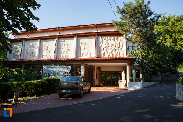 muzeul-de-istorie-si-arheologie-din-tulcea-judetul-tulcea.jpg