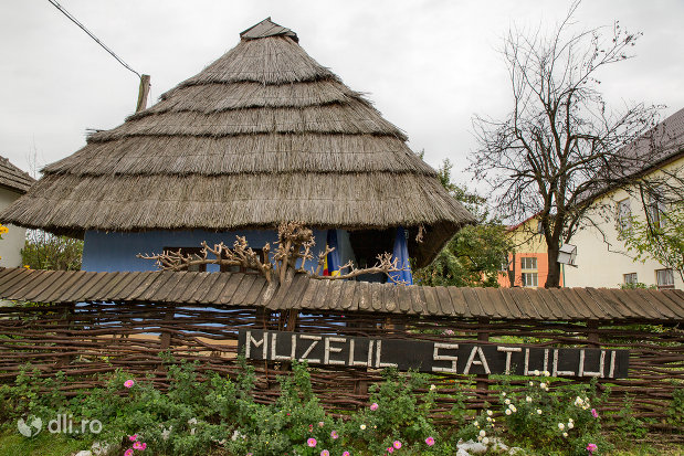 muzeul-satului-din-tautii-magheraus-judetul-maramures.jpg