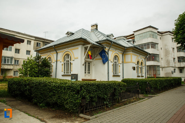 muzeul-vrancei-casa-stefanescu-din-focsani-judetul-vrancea-fotografiat-din-lateral.jpg