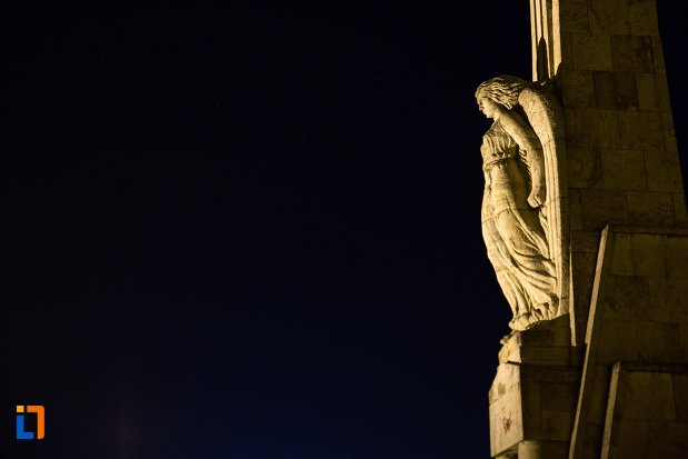 obeliscul-lui-horea-closca-si-crisan-din-alba-iulia-judetul-alba-noaptea.jpg
