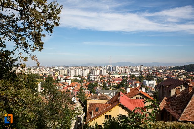 orasul-brasov-judetul-brasov-vazut-de-pe-munte.jpg