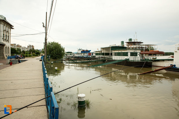 orasul-galati-judetul-galati-port-pe-dunare.jpg