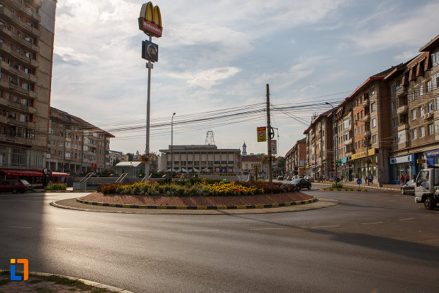 orasul-suceava-judetul-suceava-intersectie-cu-rondou.jpg