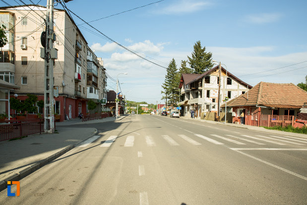 orasul-ticleni-judetul-gorj-intr-o-zi-insorita.jpg