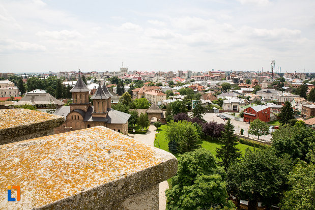 orasul-vazut-din-turnul-chindia-judetul-dambovita.jpg