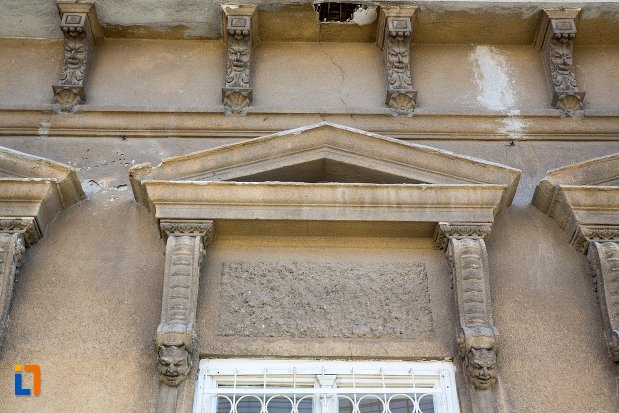 ornament-de-la-casa-monument-istoric-din-alba-iulia-judetul-alba.jpg