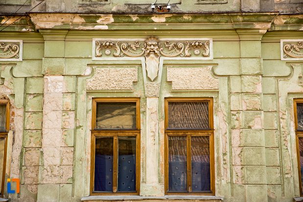 ornamente-de-pe-casa-nr-22-ansamblul-urban-str-primaverii-din-alba-iulia-judetul-alba.jpg