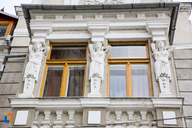 ornamente-de-pe-vila-koch-azi-casa-corpului-didactic-din-resita-judetul-caras-severin.jpg