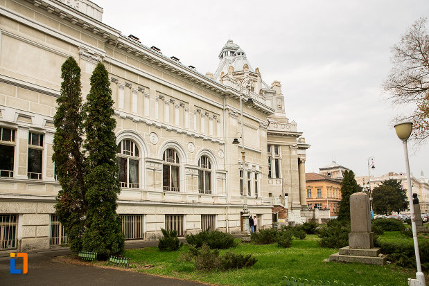 palatul-cultural-din-arad-judetul-arad-vazut-din-lateral.jpg