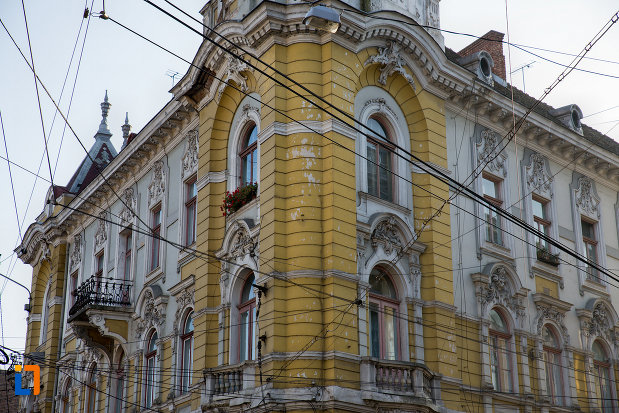 palatul-elian-din-cluj-napoca-judetul-cluj-vazut-din-colt.jpg