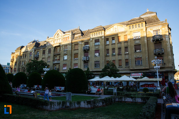 palatul-loffler-din-timisoara-judetul-timis-vazut-din-piata-victoriei.jpg