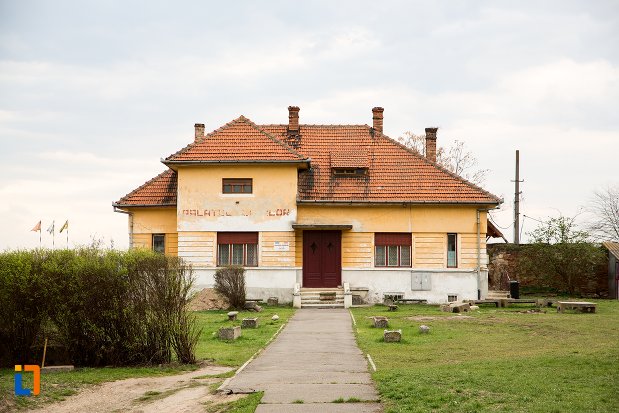 palatul-principilor-azi-cercul-militar-din-alba-iulia-judetul-alba.jpg