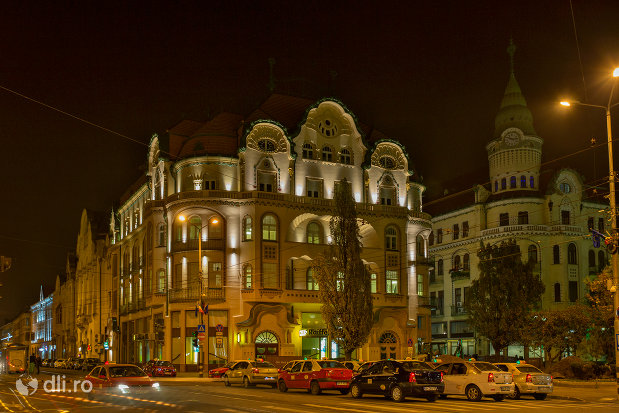 palatul-vulturul-negru-din-oradea-judetul-bihor-noaptea.jpg