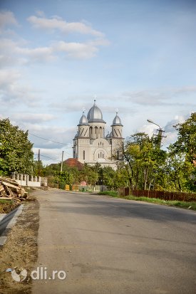 panorama-a-catedralei-ortodoxe-din-calinesti-oas-judetul-satu-mare.jpg
