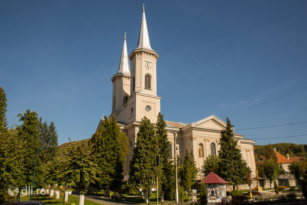 panorama-cu-biserica-romano-catolica-din-baia-sprie-judetul-maramures.jpg