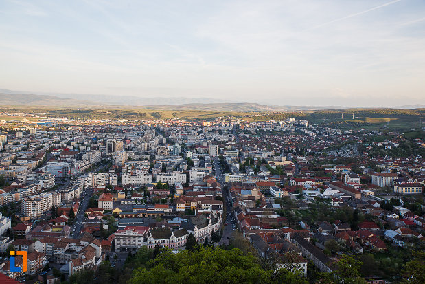 panorama-cu-orasul-deva-judetul-hunedoara.jpg