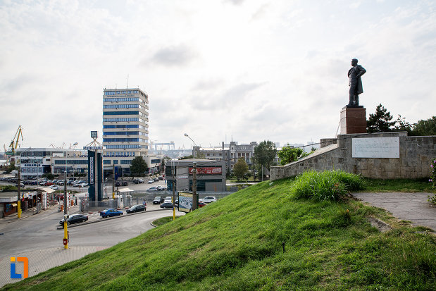 panorama-cu-statuia-lui-anghel-saligny-din-constanta-judetul-constanta.jpg