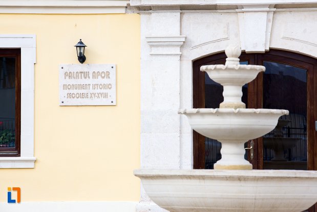 panou-cu-informatii-de-la-palatul-apor-azi-universitatea-1-decembrie-rectorat-din-alba-iulia-judetul-arges.jpg