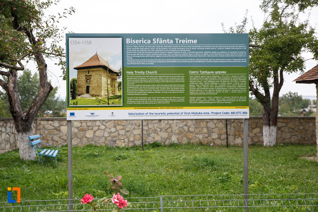 panou-informativ-de-la-biserica-sf-treime-1352-din-siret-judetul-suceava.jpg