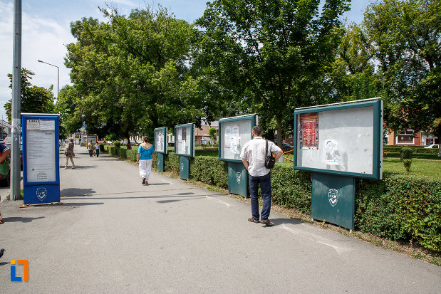 panouri-aflate-langa-parcul-republicii-din-targu-mures-judetul-mures.jpg
