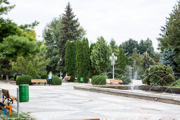 parc-cu-fantana-arteziana-din-orasul-slobozia-judetul-ialomita.jpg