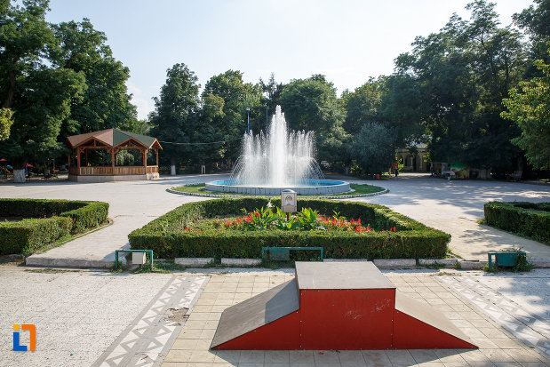 parc-cu-fantana-arteziana-orasul-turnu-magurele-judetul-teleorman.jpg