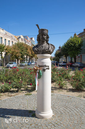 parc-cu-statuia-rakoczi-ferenc-din-satu-mare-judetul-satu-mare.jpg
