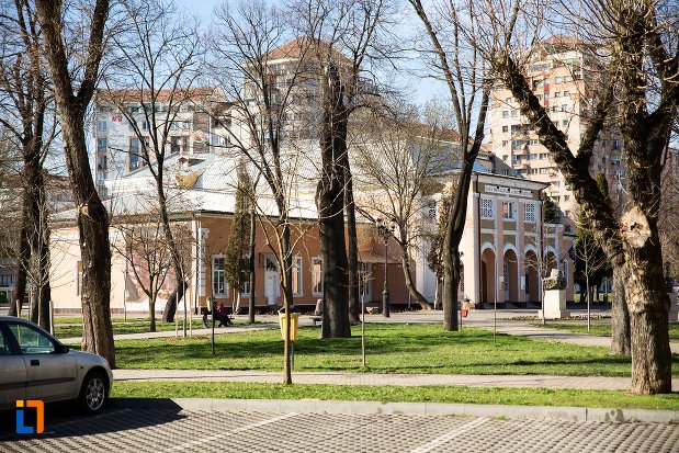 parc-langa-casa-de-cultura-a-studentilor-din-alba-iulia-judetul-alba.jpg