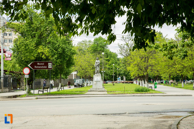 parcul-cu-statuia-zeitei-ceres-din-caracal-judetul-olt.jpg