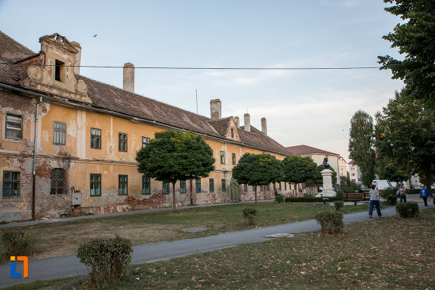 parcul-maria-tereza-si-ansamblul-orfelinatului-terezian-din-sibiu-judetul-sibiu.jpg