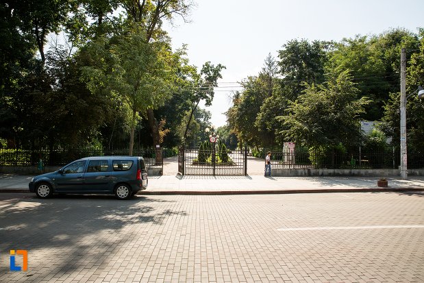 parcul-mihai-eminescu-din-botosani-judetul-botosani.jpg