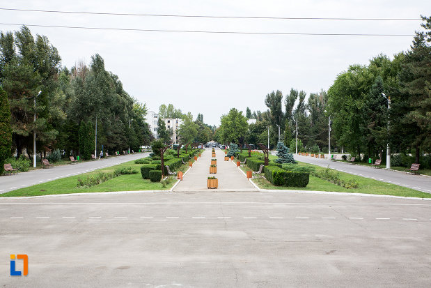 parcul-vazut-de-la-monumentul-eroilor-din-slobozia-judetul-ialomita.jpg