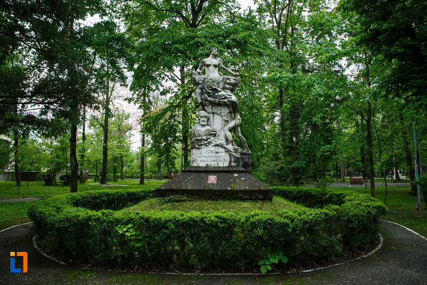 parcul-zavavoi-si-monumentul-lui-barbu-stirbei-din-ramnicu-valcea-judetul-valcea.jpg