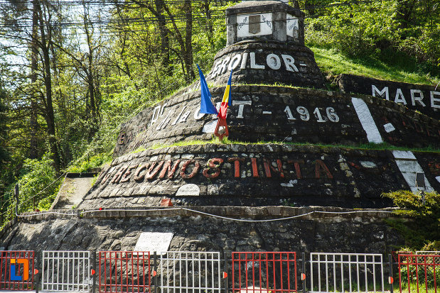 partea-de-jos-de-la-monumentul-eroilor-din-brezoi-judetul-valcea.jpg