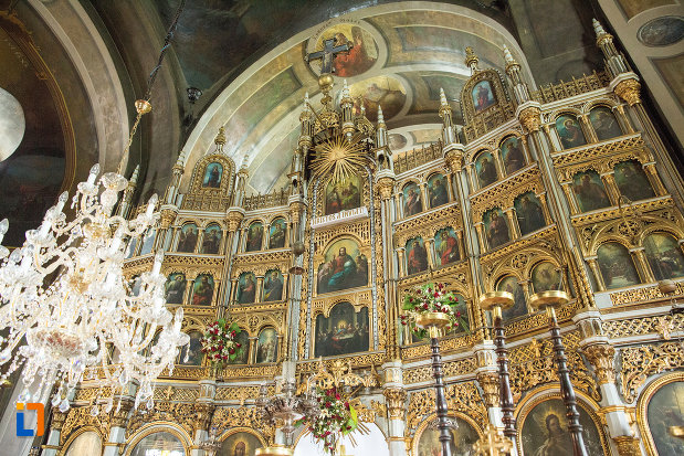 partea-de-sus-de-la-altarul-din-biserica-grecescu-din-drobeta-turnu-severin-judetul-mehedinti.jpg
