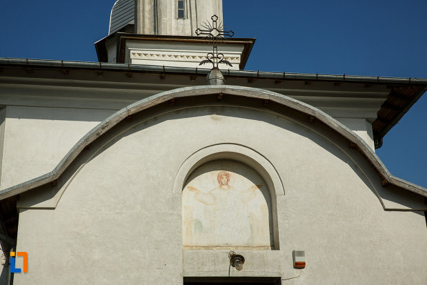 partea-de-sus-de-la-ansamblul-bisericii-sf-cruce-din-odobesti-judetul-vrancea.jpg